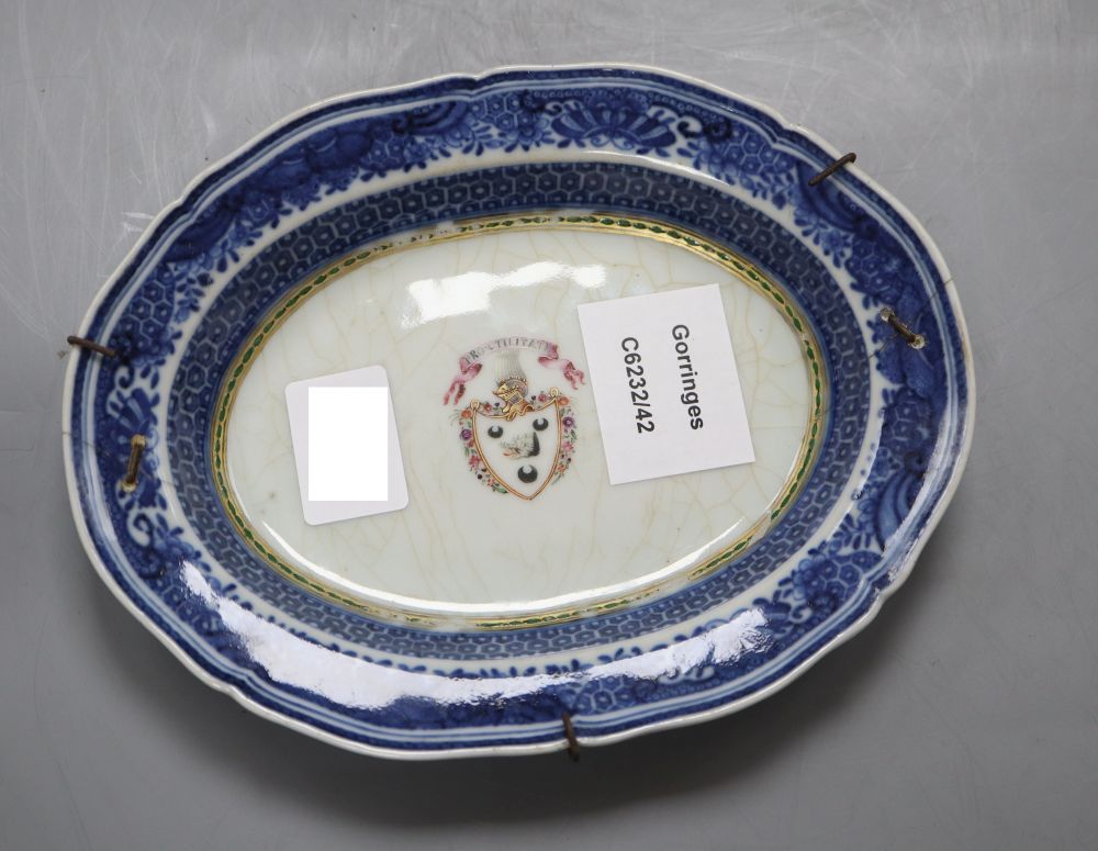 A small Chinese amorial dish, width 18.5cm